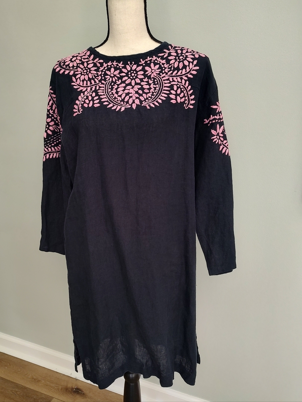 Madison Mathews Linen Navy Blue Pink Embroidered Boho Coastal Dress